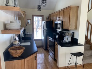 Casa tradicional, 1 cama King size y sofá cama | Cocina privada | Refrigerador con congelador, microondas, horno y parrilla de estufa