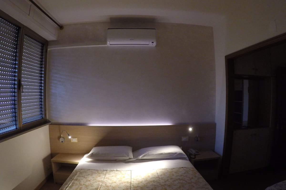 Superior Double Room | Cots/infant beds, free WiFi, bed sheets