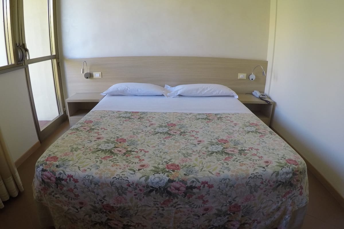 Cots/infant beds, free WiFi, bed sheets