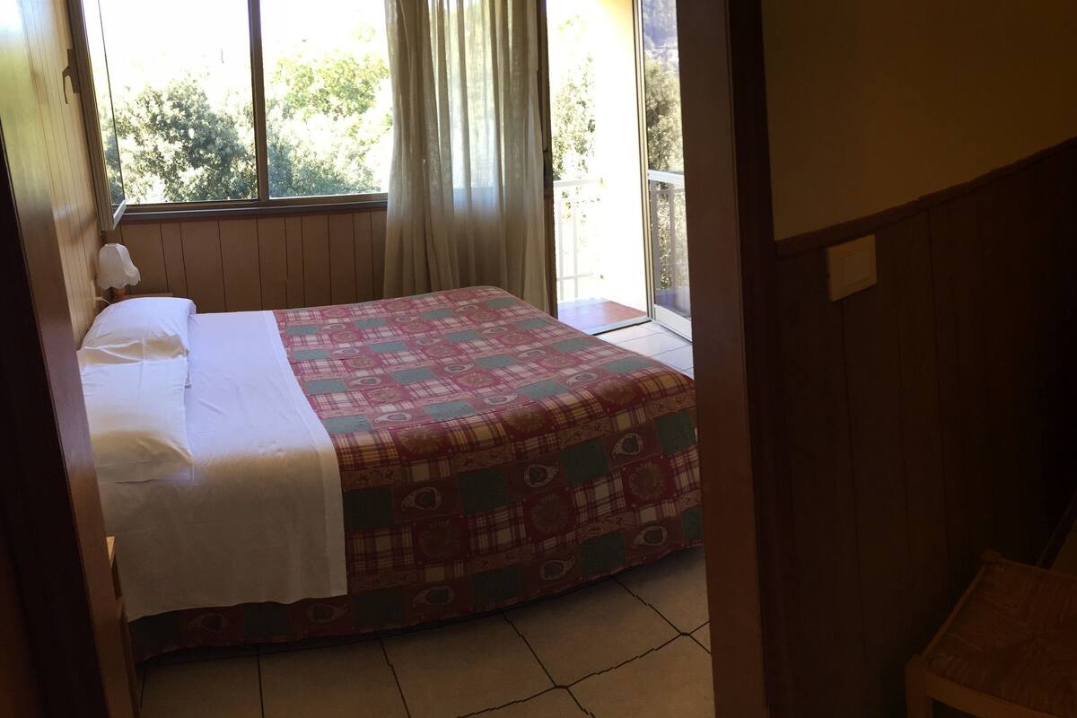 Standard Quadruple Room | Cots/infant beds, free WiFi, bed sheets