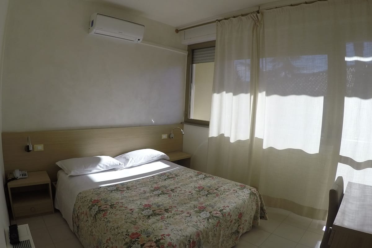 Superior Single Room | Cots/infant beds, free WiFi, bed sheets