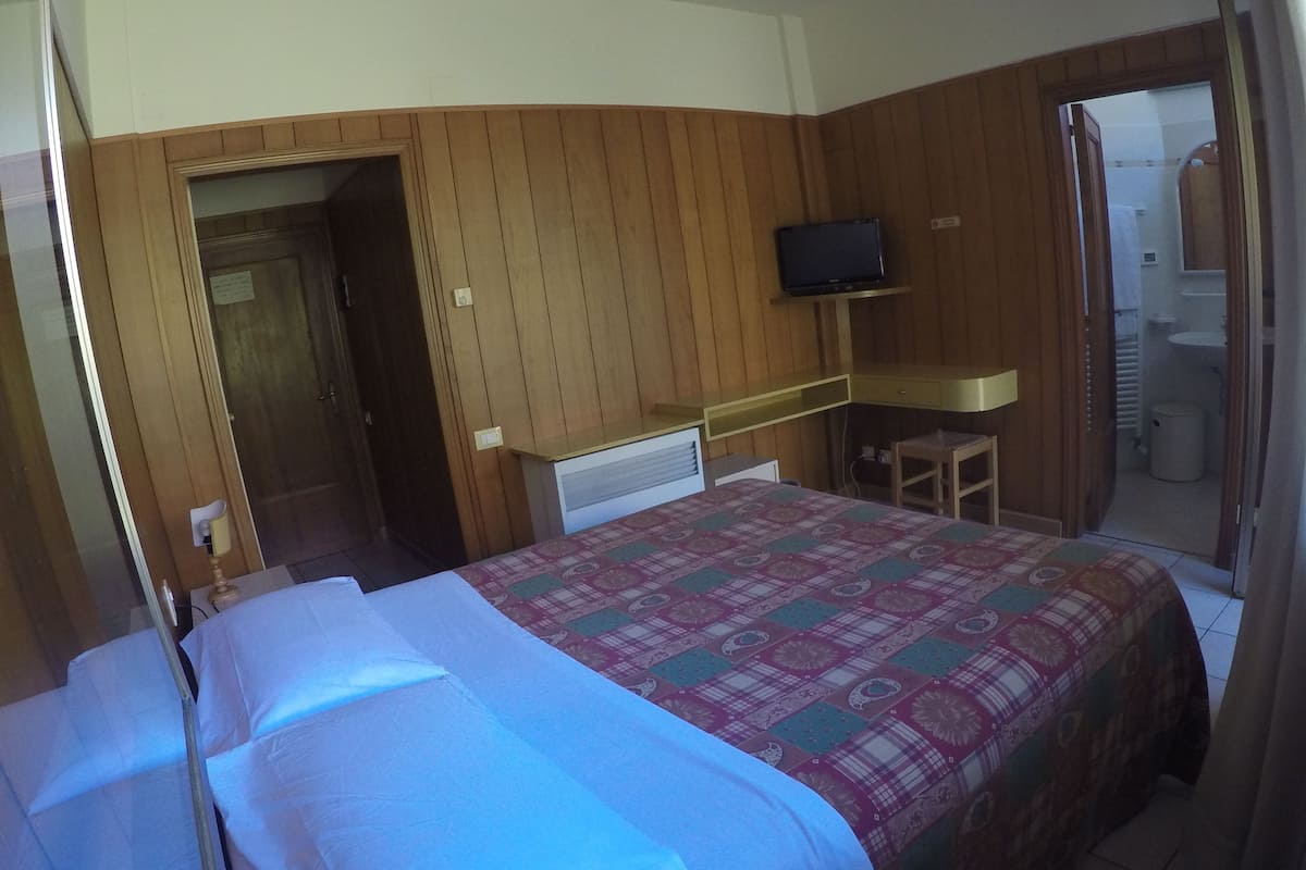 Standard Single Room | Cots/infant beds, free WiFi, bed sheets