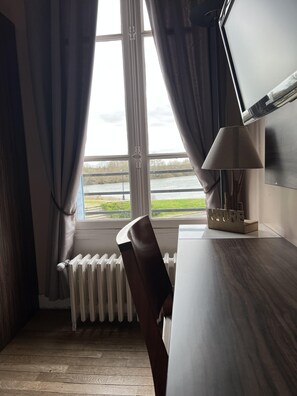 Schreibtisch, kostenloses WLAN