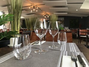 Lunch and dinner served - Les Bords de Seine (La Roche-Guyon)
