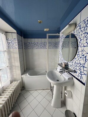 Free toiletries, towels