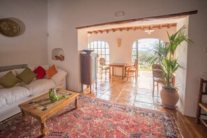 Télévision à écran plat de 76 cm avec chaînes par satellite, télévision