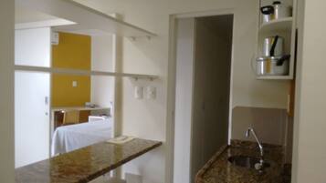 Flat | Escrivaninha, Wi-Fi de cortesia, roupa de cama