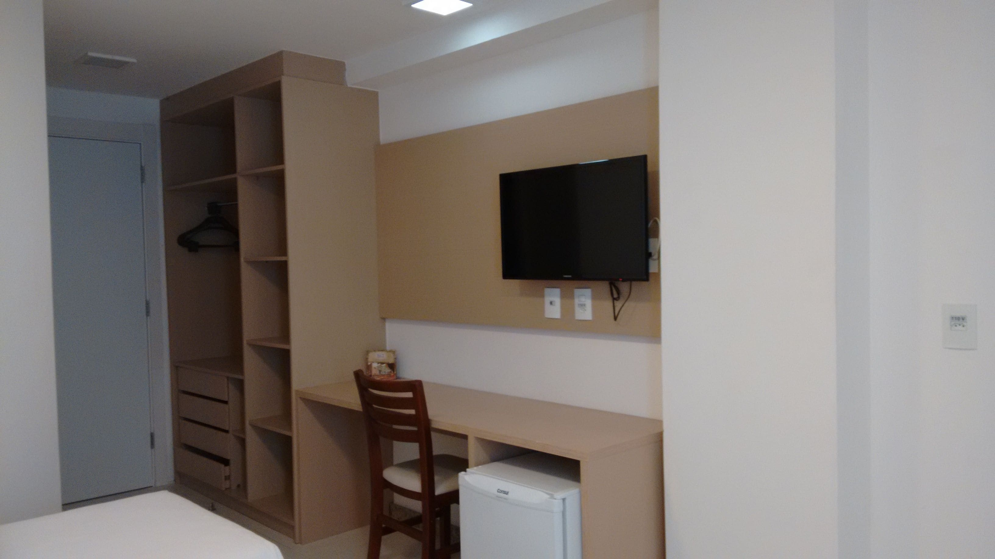 standard room | desk, free wifi, bed sheets, wheelchair access