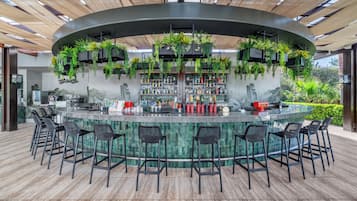 Bar ved bassenget