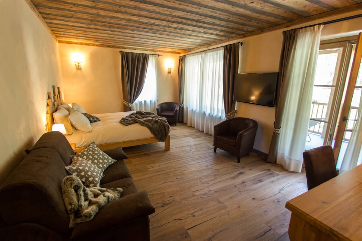 Deluxe Room, 1 Bedroom, Terrace, Mountain View | Premium bedding, minibar, in-room safe, desk