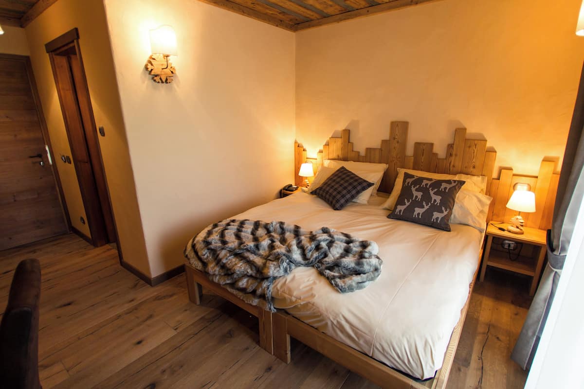 Economy Room | Premium bedding, down duvets, minibar, in-room safe