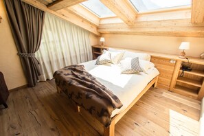 Family Duplex, 1 Bedroom, Terrace, Mountain View | Premium bedding, down comforters, minibar, in-room safe - Hotel Les Montagnards (Morgex)