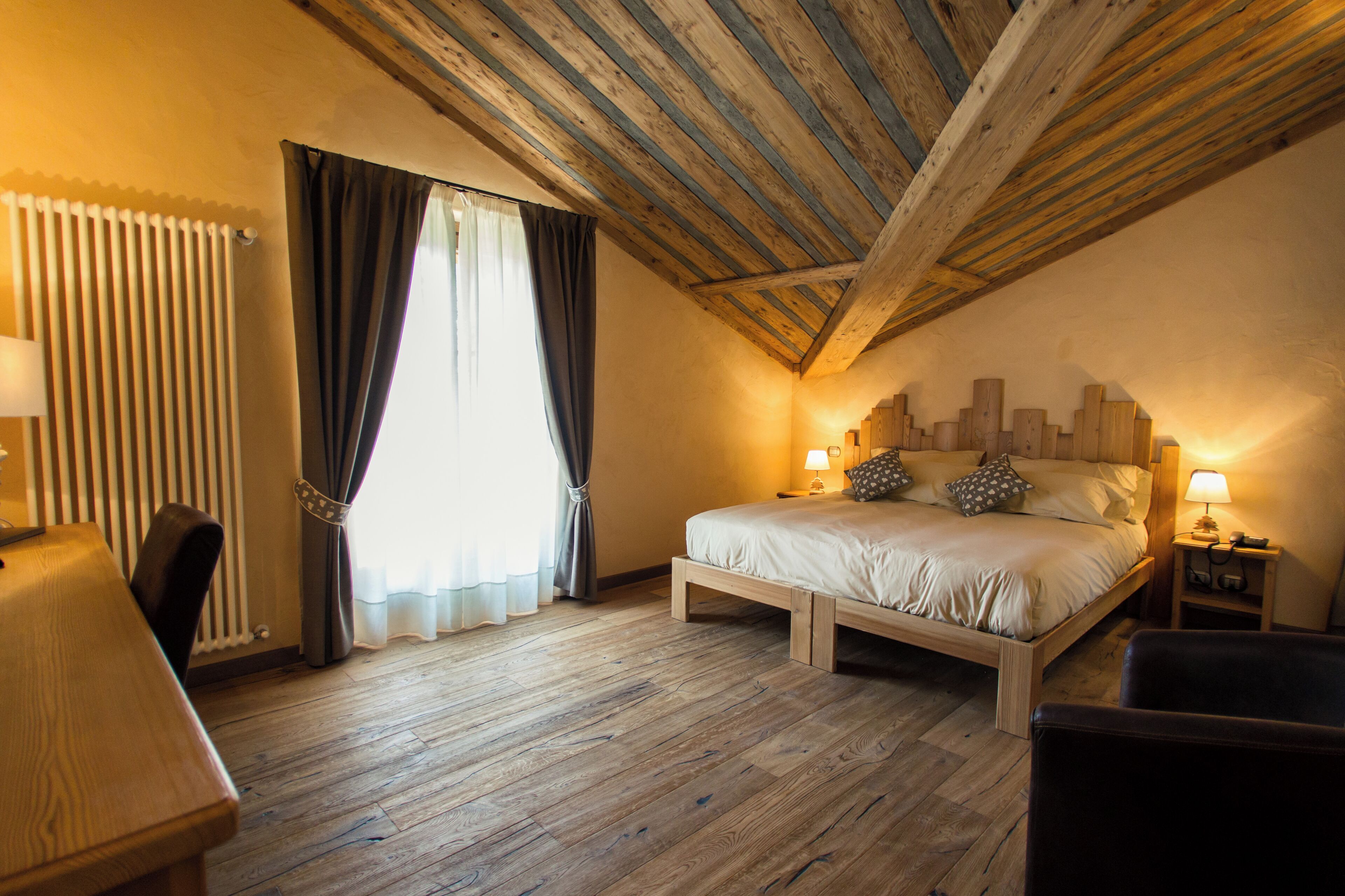 Hochwertige Bettwaren, Daunenbettdecken, Minibar, Zimmersafe