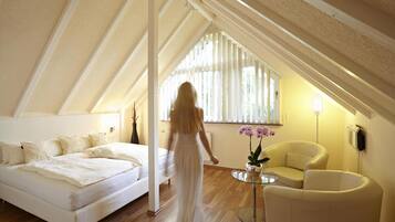 In-room safe, desk, soundproofing, free WiFi