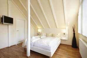 In-room safe, desk, soundproofing, free WiFi - Hotel Bonjour (Bad Soden am Taunus)