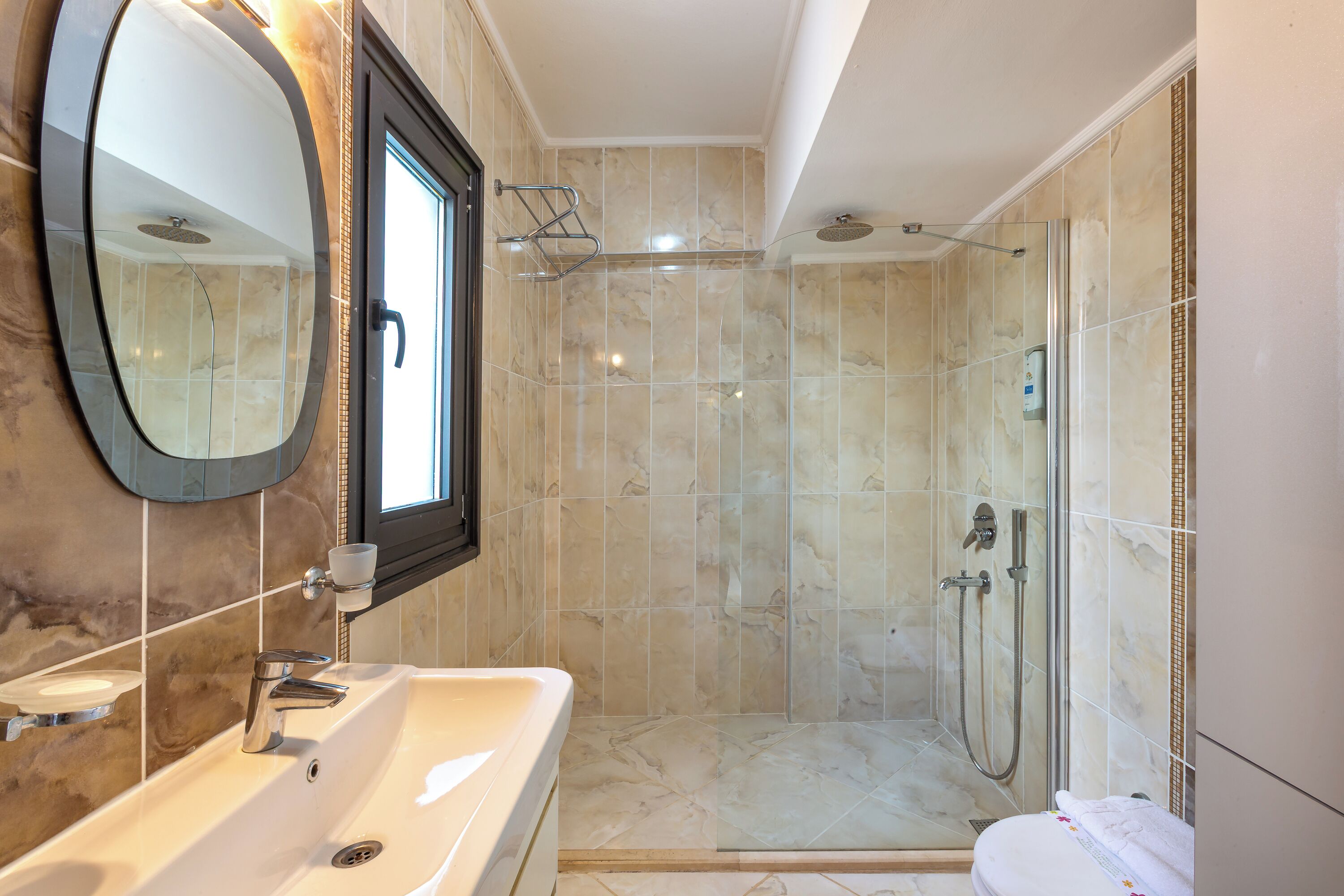 grand suite, 2 bedrooms | bathroom | hair dryer, towels