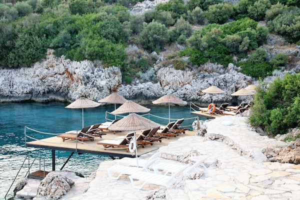 Spiaggia privata, cabine da spiaggia gratuite, lettini da mare