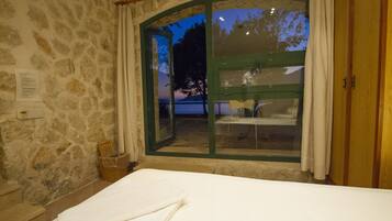Standard Room, 2 Single Beds | Minibar, free WiFi, bed sheets