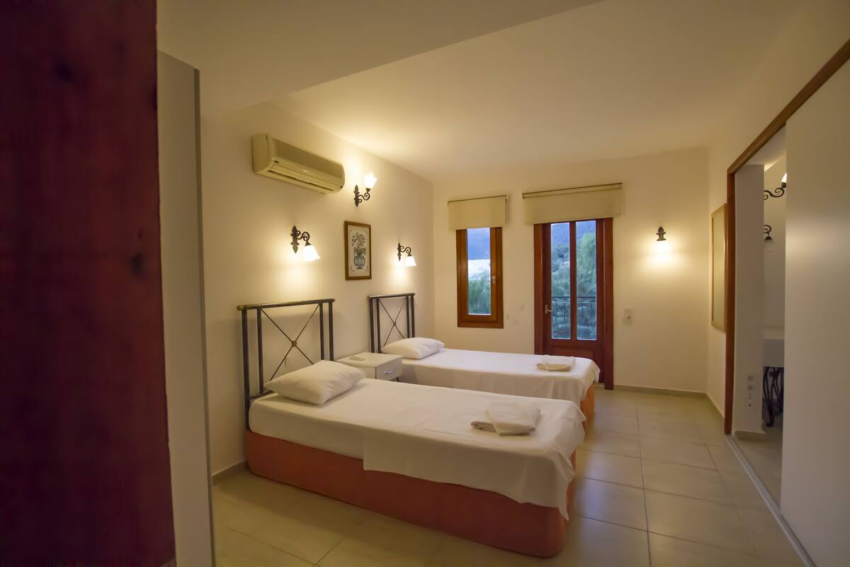 grand suite, 2 bedrooms | minibar, free wifi, bed sheets