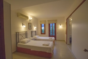 Minibar, free WiFi, bed sheets