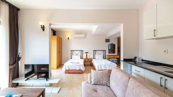 Grand Suite, 2 Bedrooms | Minibar, free WiFi, bed sheets