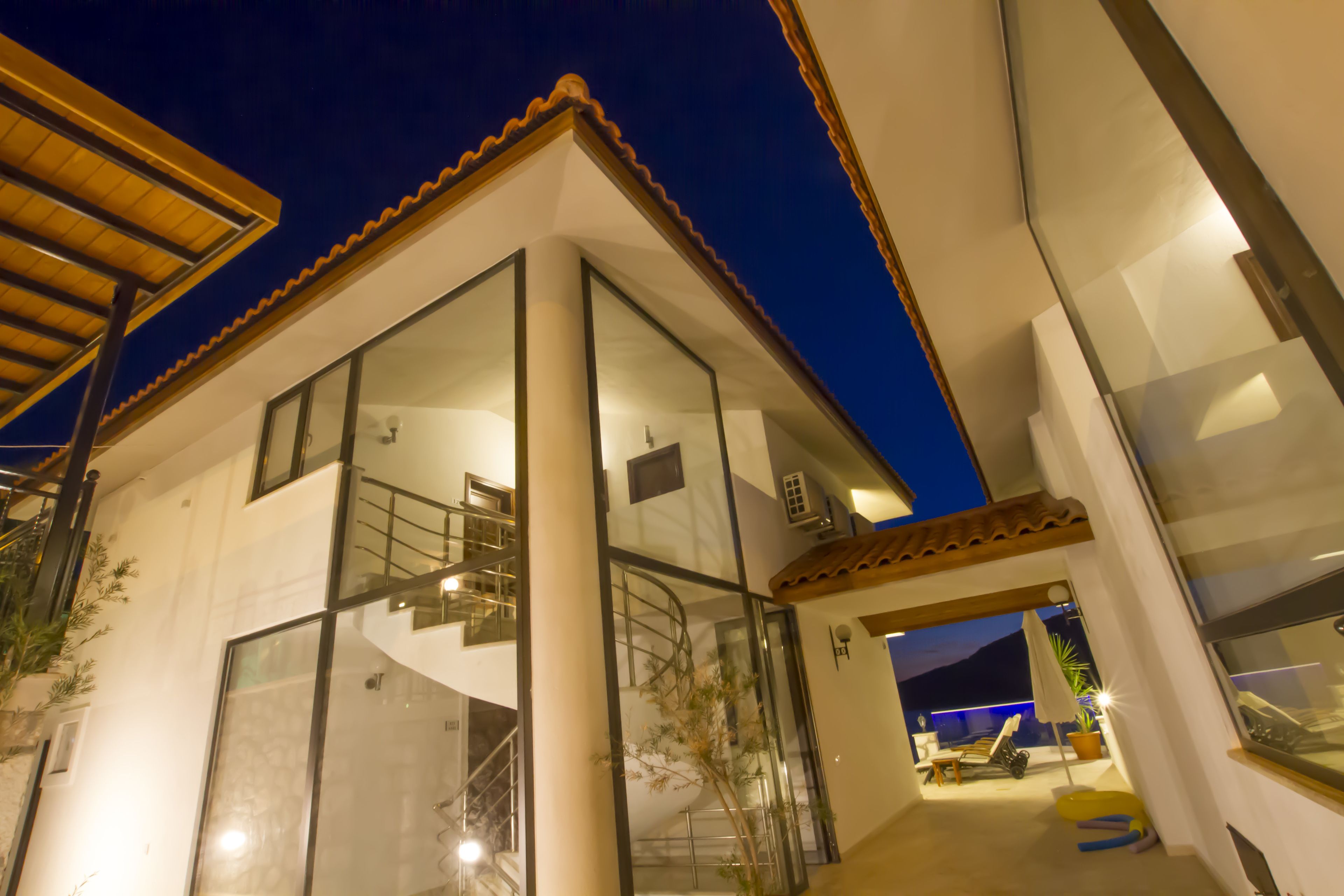 exclusive room, pool access, sea facing | minibar, free wifi, bed sheets