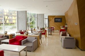 Lobby sitting area - Ramada Encore by Wyndham Lima San Isidro (Lima)