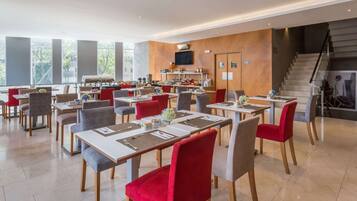 Desayuno buffet incluido todos los días