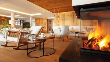 Coin salon dans le hall