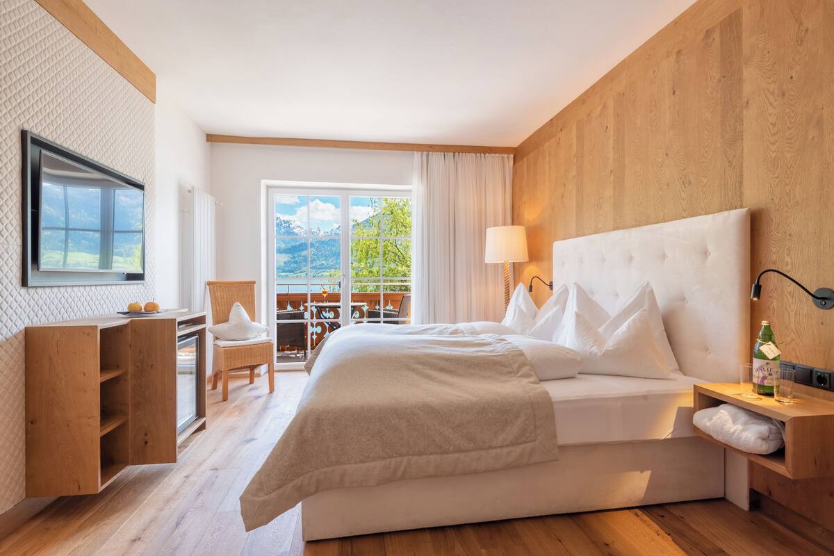 Quarto casal standard, vista para o lago | Cofres nos quartos, cortinas blackout, ferros/tábuas de passar roupa