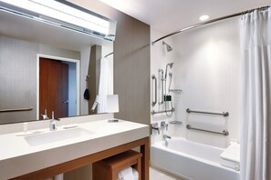 Hair dryer, towels, soap, shampoo - Courtyard by Marriott Phoenix Mesa Gateway Airport (Mesa)