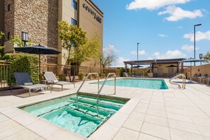 Outdoor pool - Courtyard by Marriott Phoenix Mesa Gateway Airport (Mesa)
