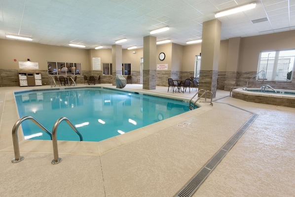Indoor pool - Drury Inn & Suites Louisville North (Louisville)