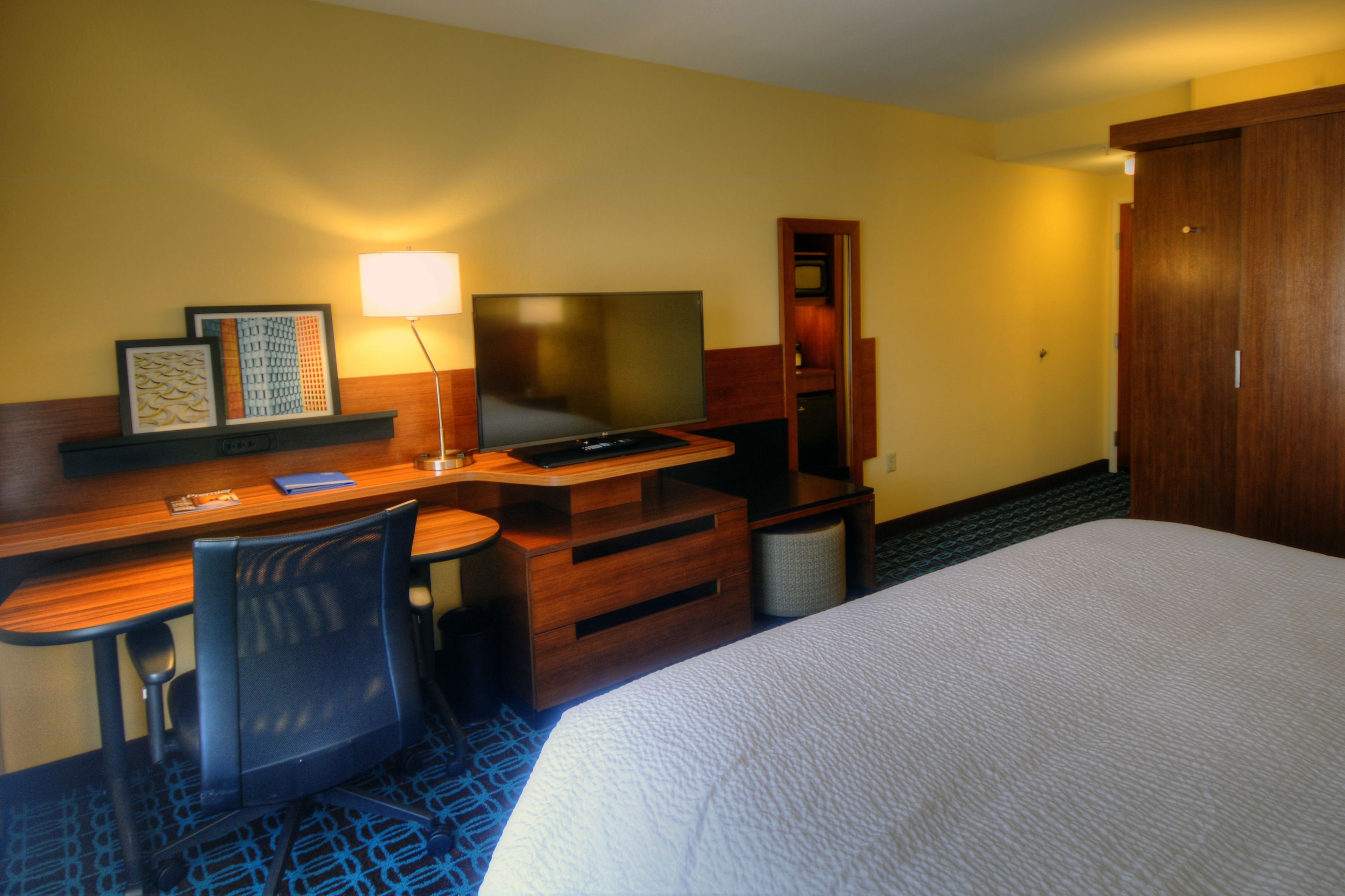 room, 1 king bed | room amenity