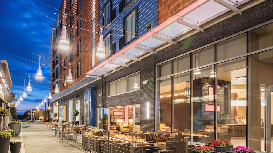 Hyatt Place Cleveland / Westlake / Crocker Park
