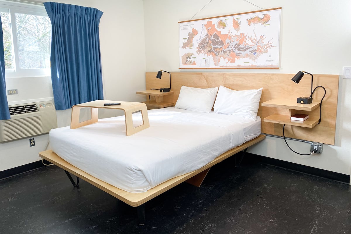 Chambre Standard, 1 grand lit | 1 chambre, fer et planche Ă repasser, Wi-Fi gratuit, draps fournis