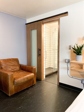 Standard Room, 1 King and 1 Twin Bunk Bed | Iron/ironing board, free WiFi, bed sheets