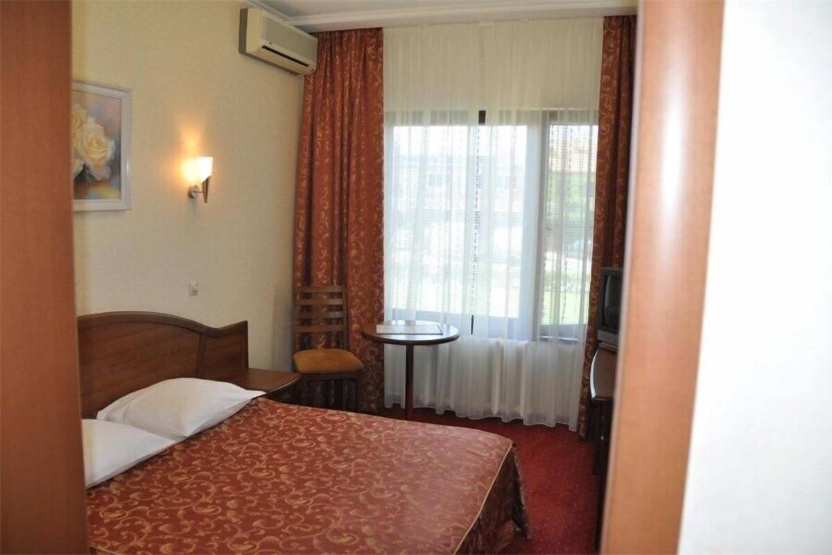 Free cots/infant beds, rollaway beds, free WiFi
