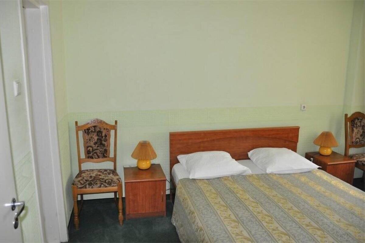 Free cots/infant beds, rollaway beds, free WiFi