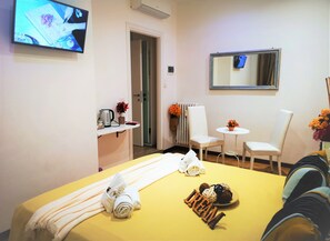 Superior Triple Room, Multiple Beds | Premium bedding, minibar, in-room safe, desk - B&B Have A Nice Holiday (Rome)