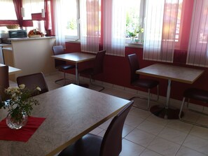 Free breakfast - Eifelpension Schebesta (Kall)