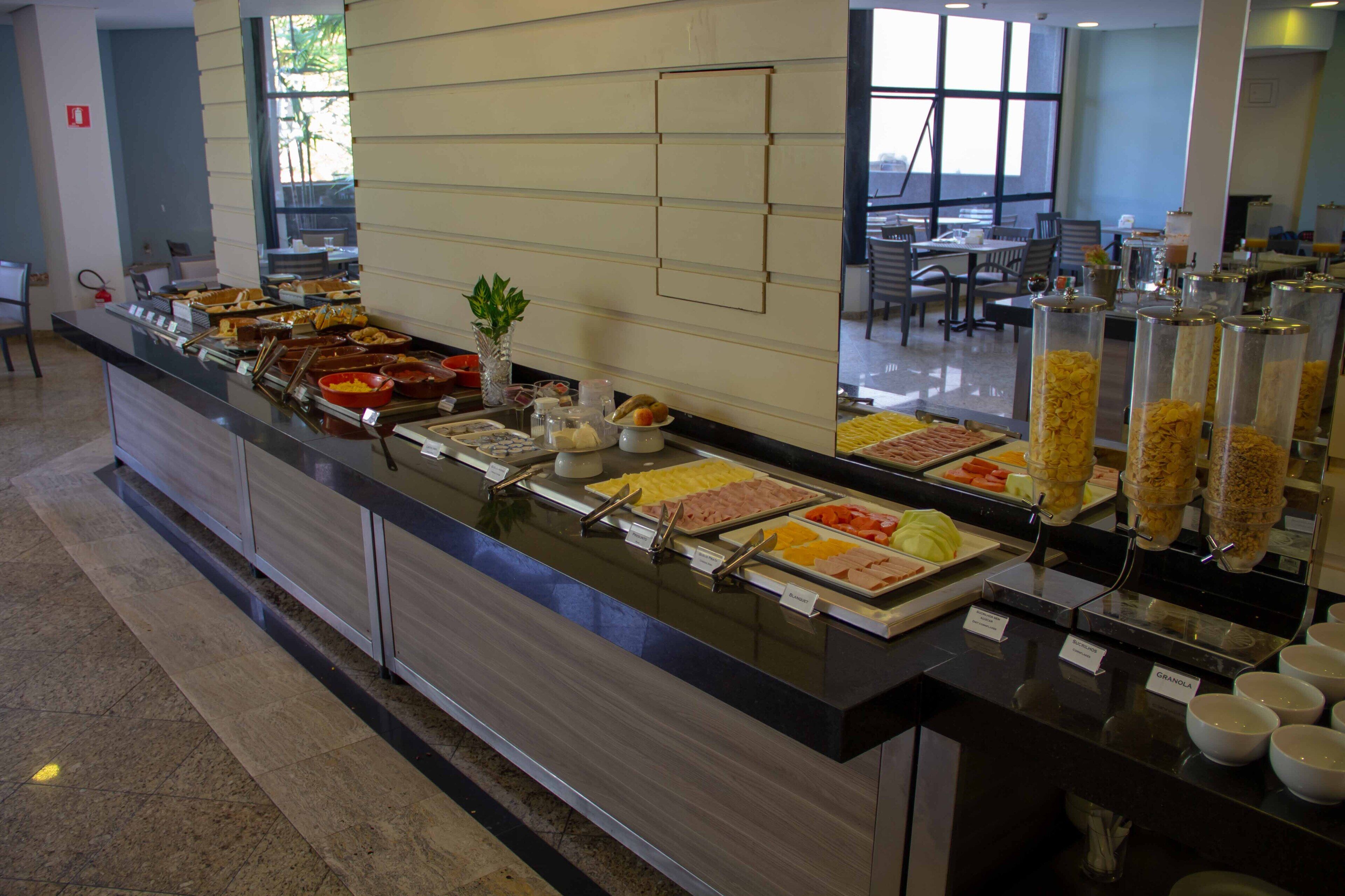 Café da manhã com buffet todos os dias mediante uma taxa