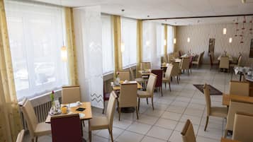 Esmorzar diari d'estil bufet (14 EUR per persona)