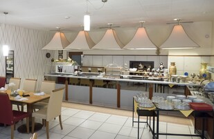 Desayuno buffet todos los días (con cargo)
