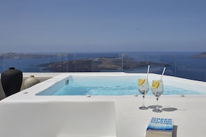 Grand Caldera View Suite with Hot Tub | Terrace/patio