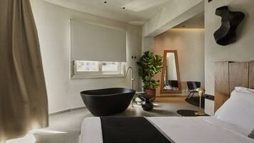 Grand Caldera View Suite with Hot Tub | Literie hypoallergénique, matelas mémoire de forme