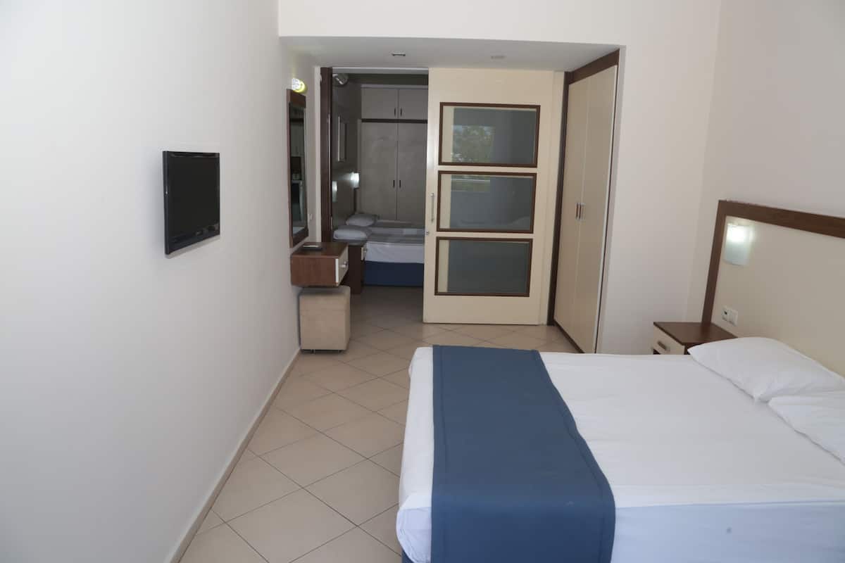Standard Family Room Side Sea View | Minibar, free WiFi