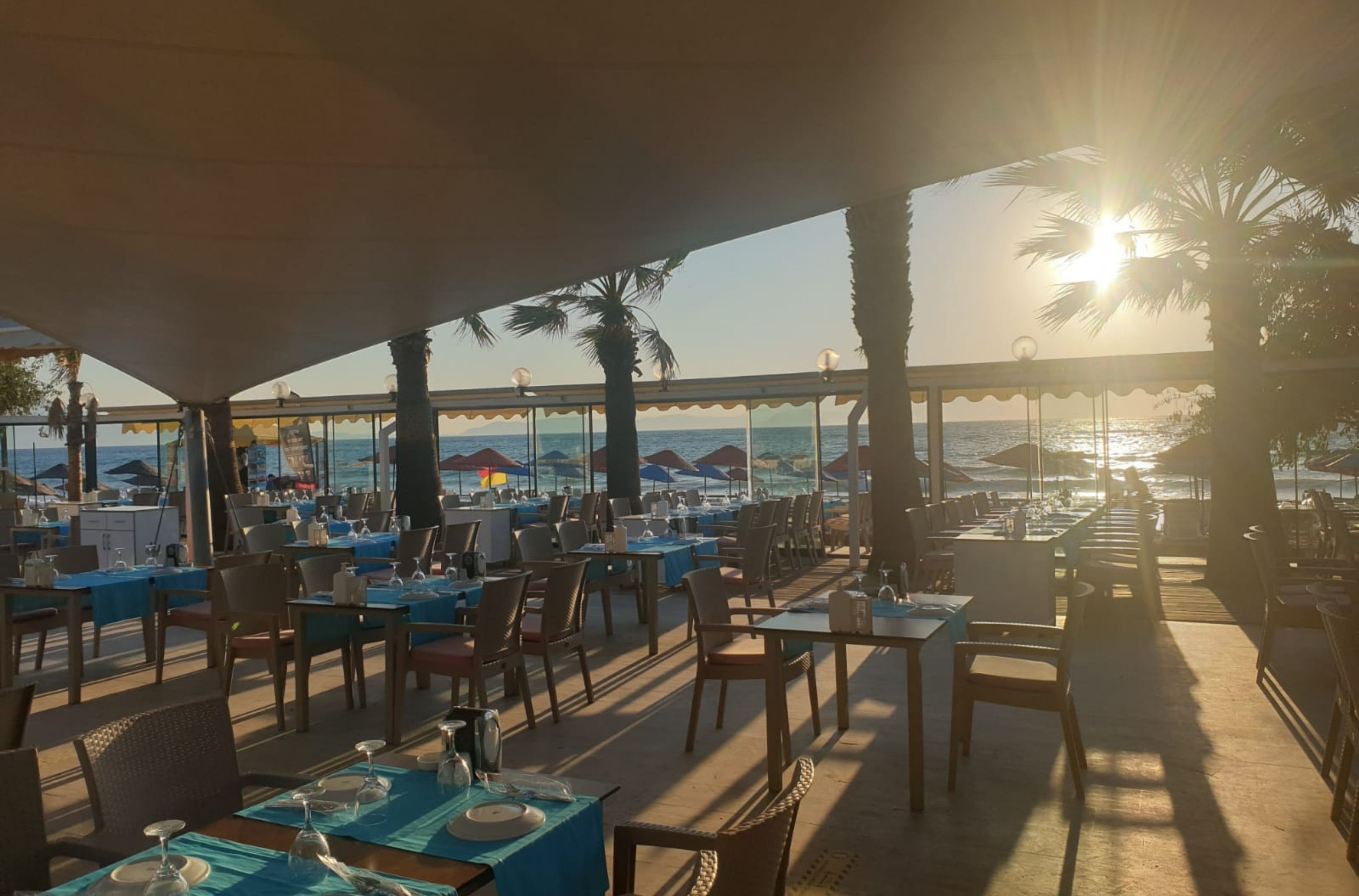 2 restaurants, breakfast, lunch, dinner served; international cuisine