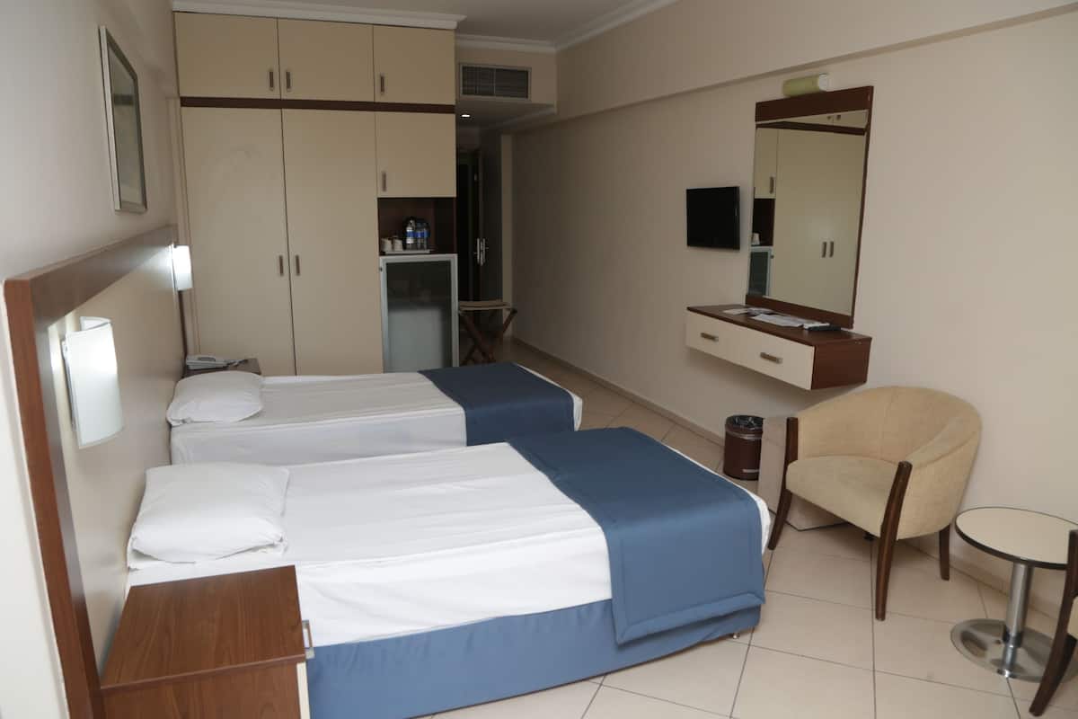 Minibar, free WiFi