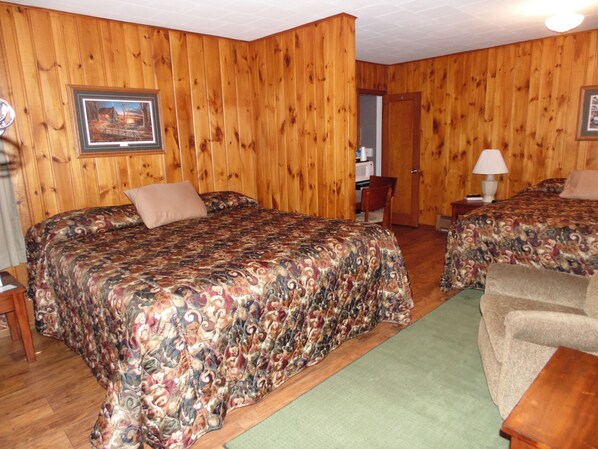 Habitación estándar, 2 camas Queen size | Escritorio, camas extra y wifi gratis 